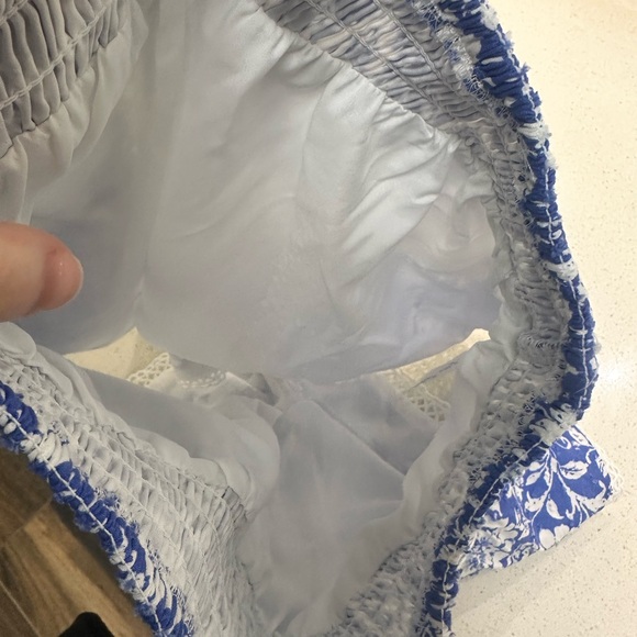 Alter’d State Blue and White Floral Shorts - Picture 4 of 4